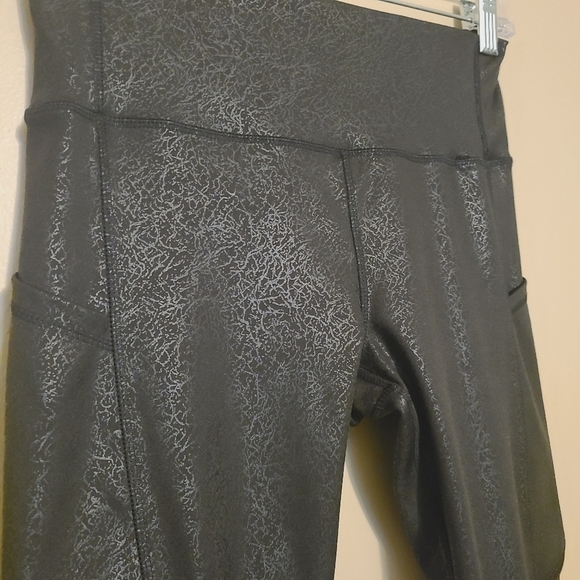 Ebb & Flow | Women's Black Floral Print Yoga Leggings (Size Small) - Picture 3 of 9